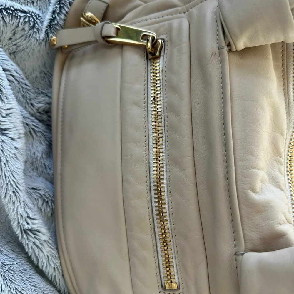 Leather Marc Jacobs ‘07 satchel in coveted Marshmallow color w gold hardware.